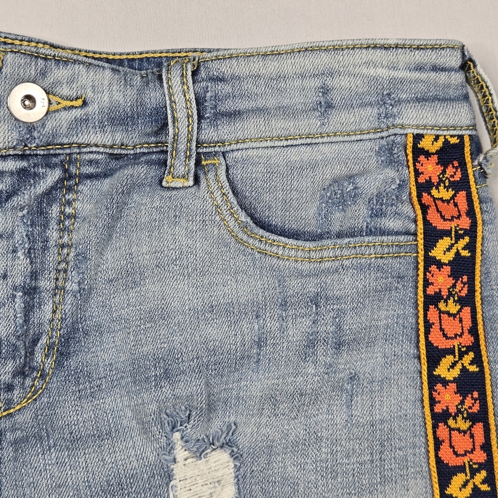 Pilcro Boyfriend Jean Short  Distressed Denim Ribbon Trim Anthropologie sz 26 - Picture 4 of 16